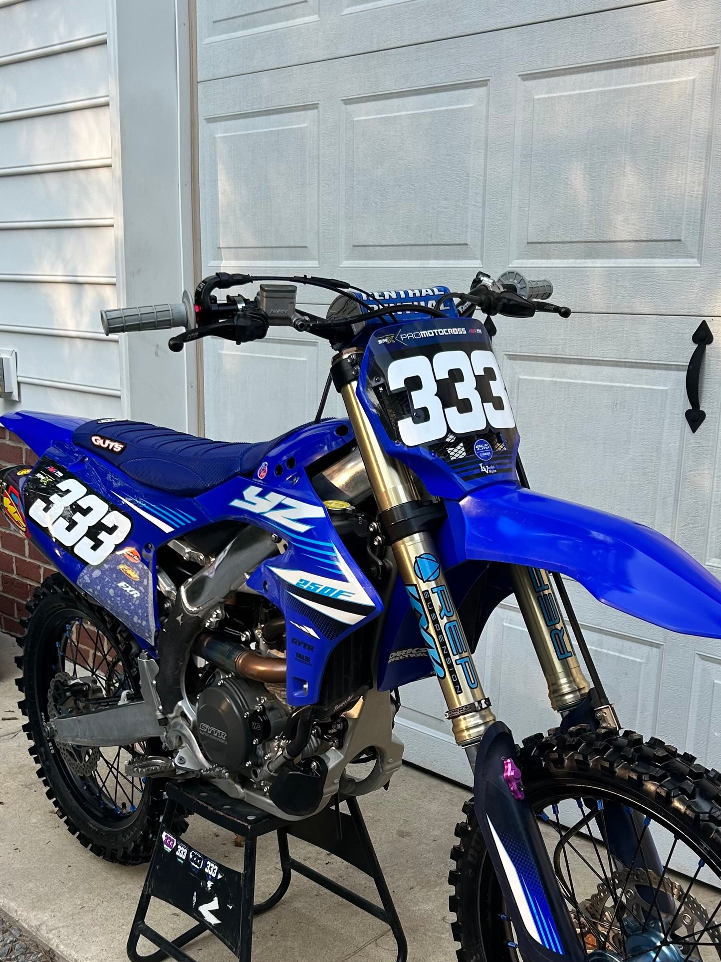 Vented dirtbike number plate